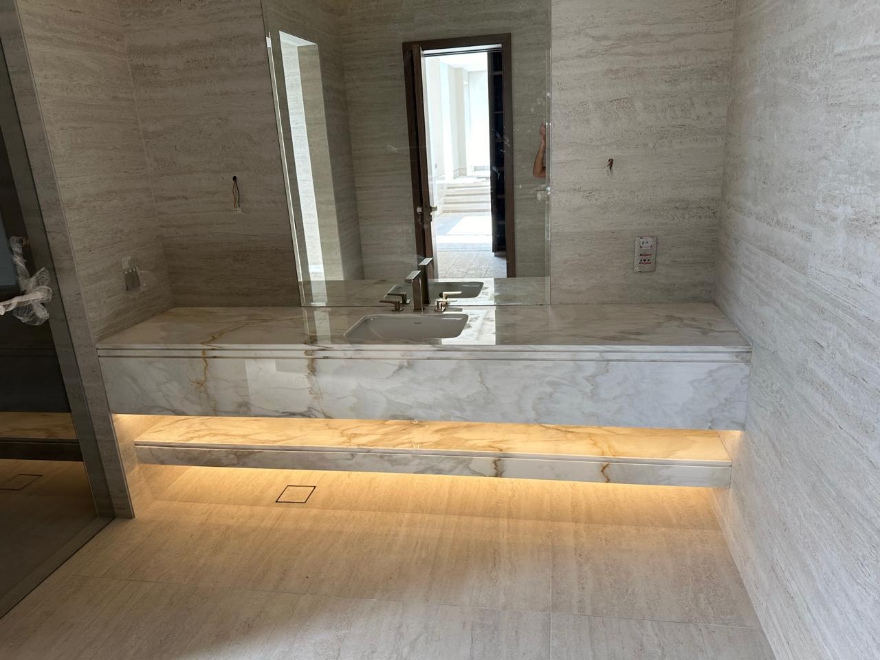 Double Vanity Suite